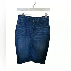 Women’s Guess Denim Pencil Skirt, size 27